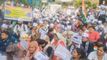 MP News: Demand to increase posts in teacher recruitment; over 2,000 candidates protest in Bhopal, gheraoing t