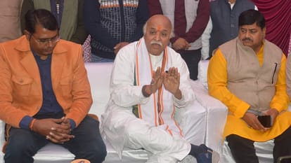 बिजनौर में बात करते डॉ. प्रवीण तोगड़िया।