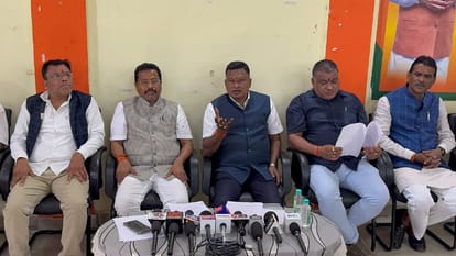 अपने विचार रखते जी वेंकट