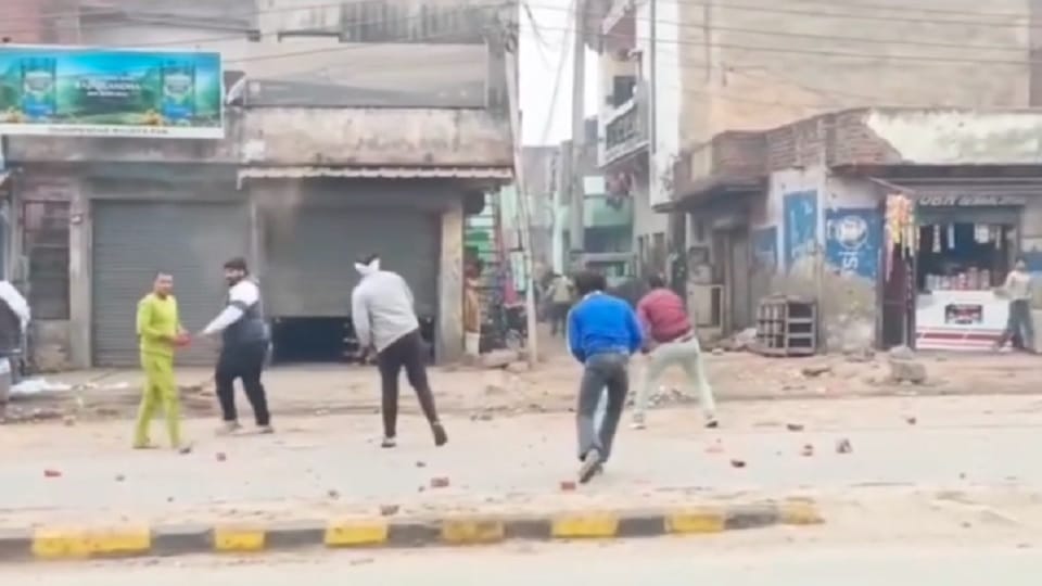 A massive stone-pelting incident occurred between two groups in the Nehru Colony area of Faridabad
