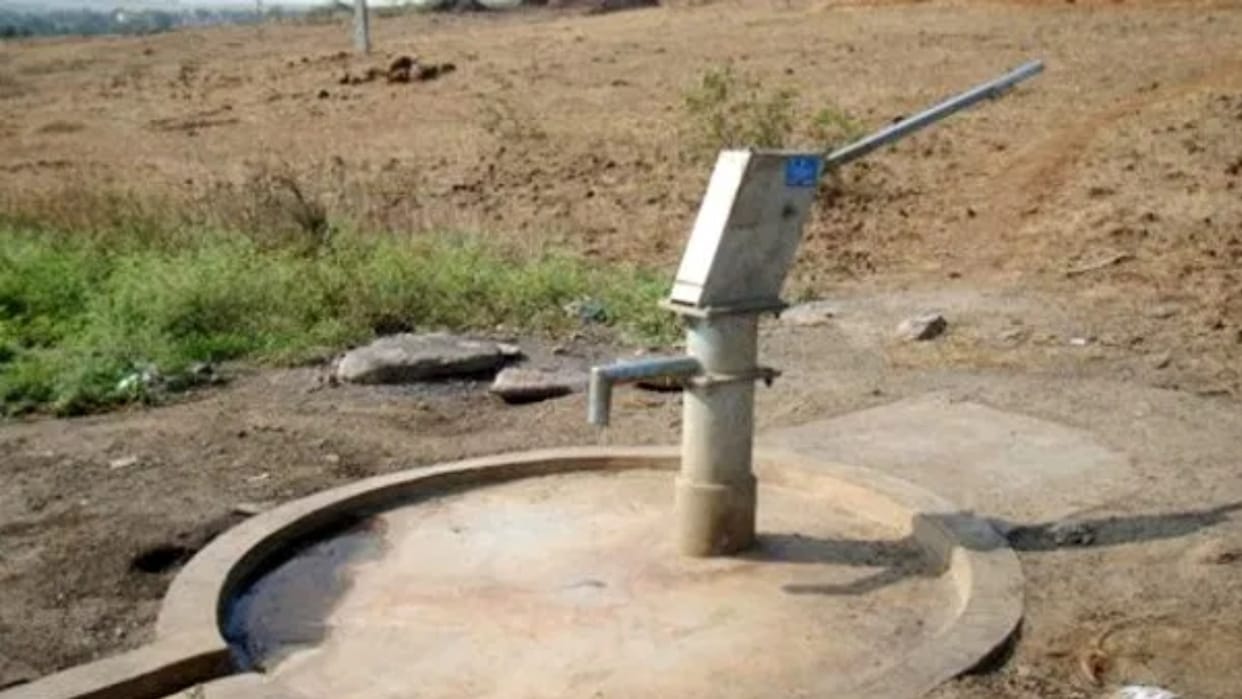 Three people, including a mechanic, were electrocuted while repairing a hand pump and were hospitalized