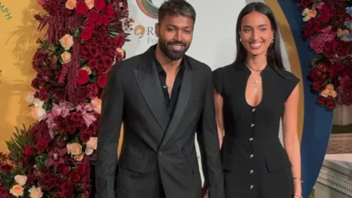 Hardik Pandya hold hands Mahieka Sharma users comments on viral video