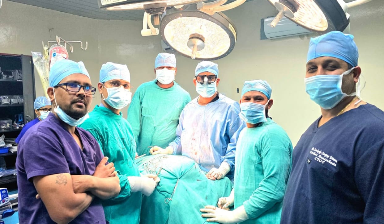 Neck vein rupture while brushing Mekahara doctor saves patient life with a rare surgery in Raipur