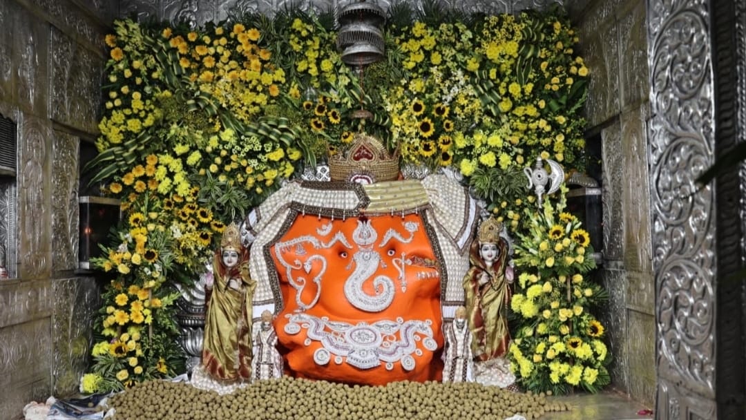 indore news: khajrana ganesh temple til chaturthi mahabhog and traditional fair begins