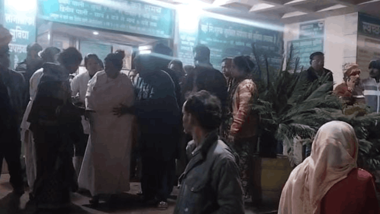 झुलसी महिला को अस्पताल में किया भर्ती