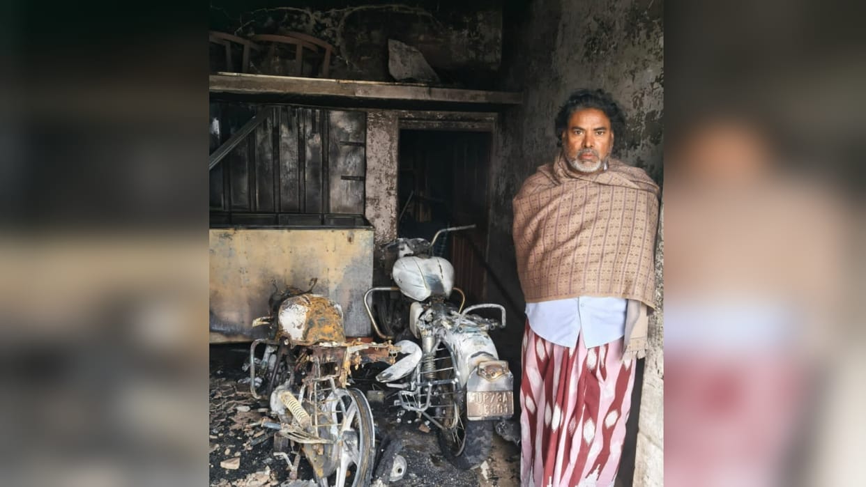 massive fire broke out in Kokhraj due to a short circuit, burning goods worth lakhs including two Bullet bike