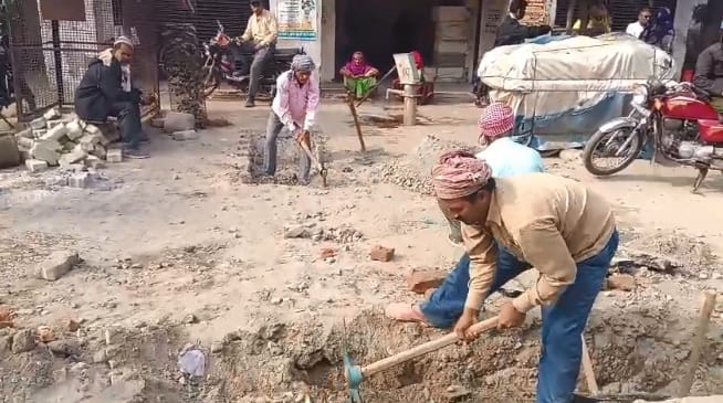 Kanpur The water tank has not been repaired but work on connecting the pipeline has started