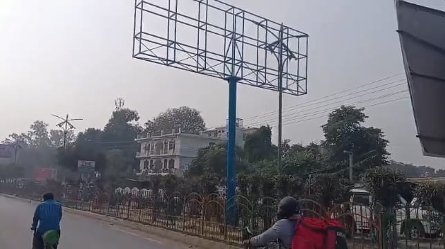Kanpur Illegal unipoles not removed from the main road causing losses of millions in revenue