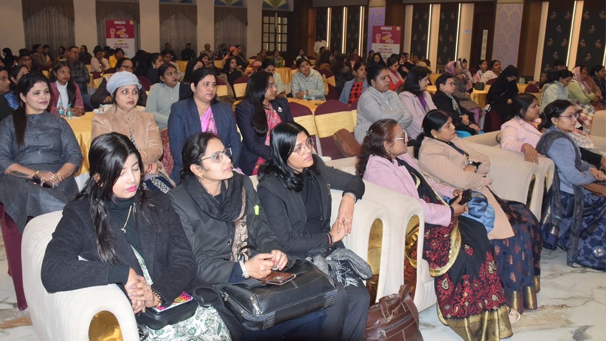 Amar Ujala Bonus program women received investment tips in Varanasi