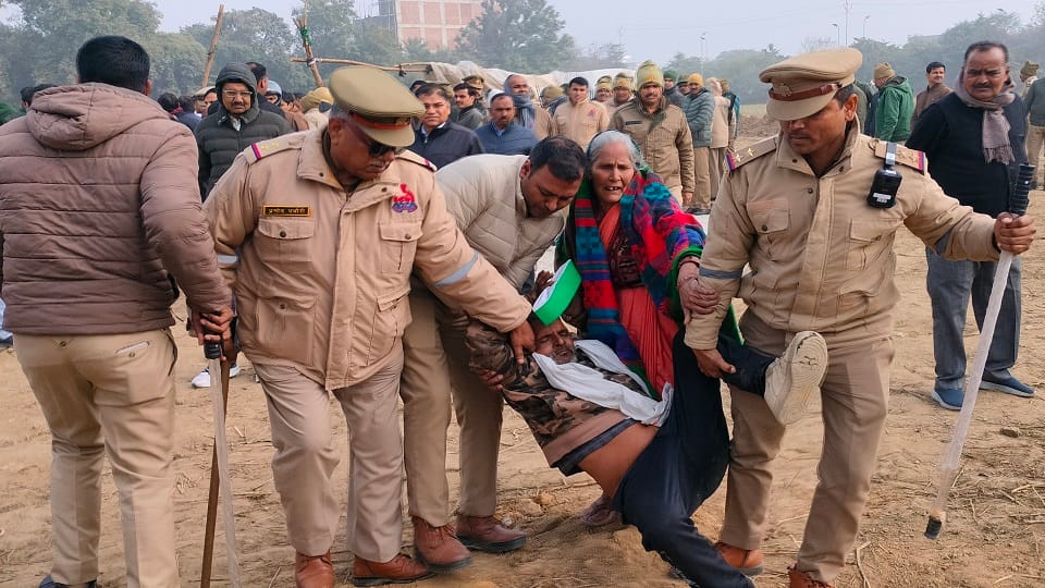 Meerut: Farmers thrown away during protest in Ganganagar, compensation was fixed at Rs 30 per yard