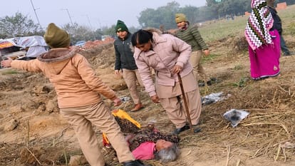 Meerut: Farmers thrown away during protest in Ganganagar, compensation was fixed at Rs 30 per yard