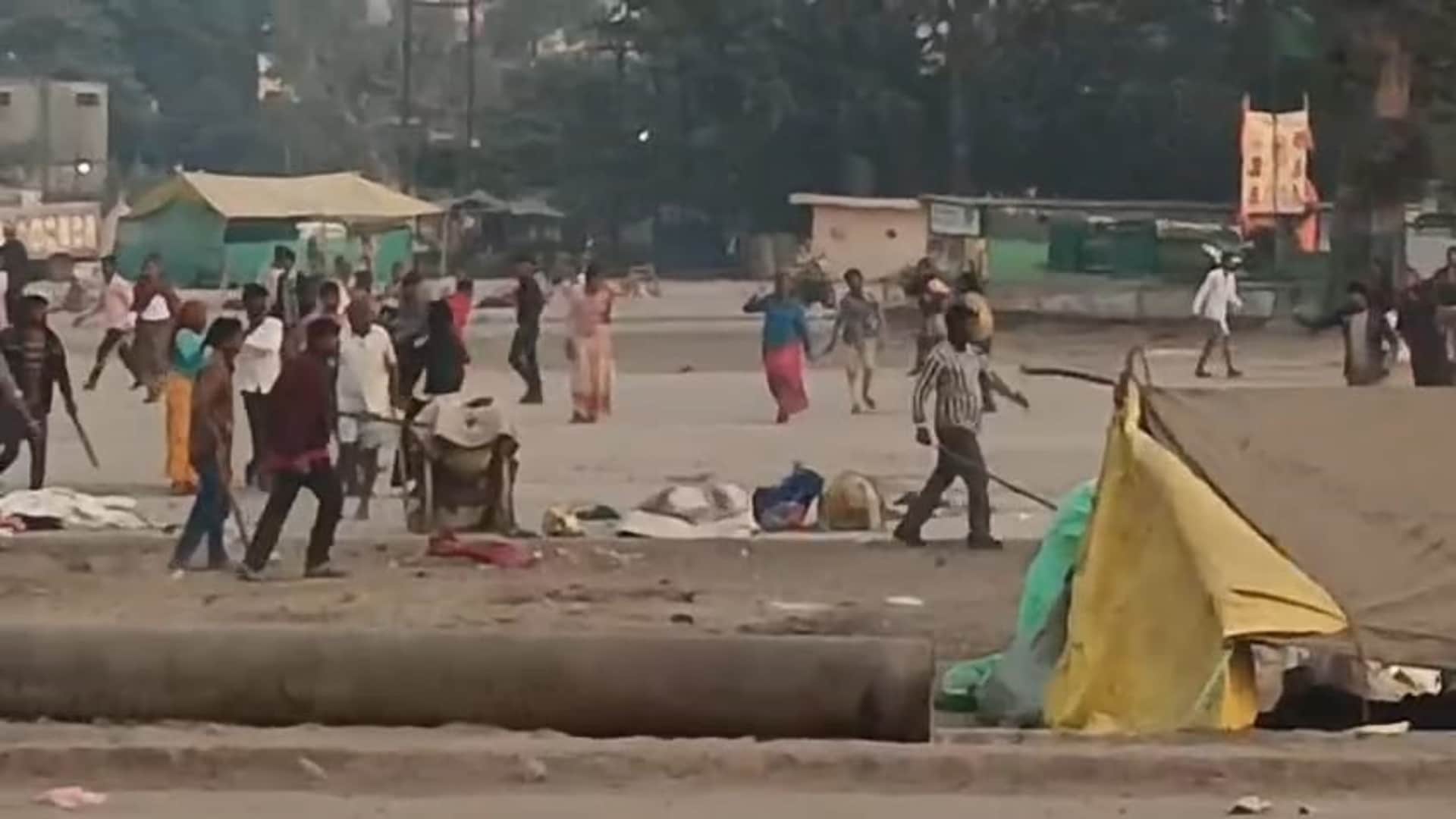 डेरों के बीच हिंसक झड़प में चले लाठी-डंडे