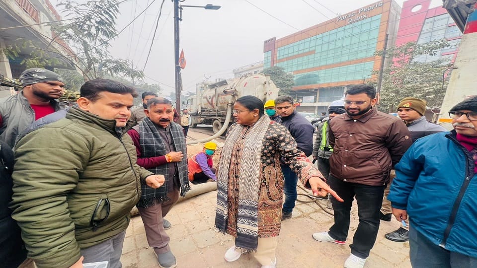 agra mayor reviewed water supply system after deaths due to contaminated water in Indore