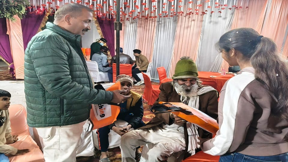 Agra Police Become Lifeline for Orphaned Boy and Broken Old Father After Worker’s Death
