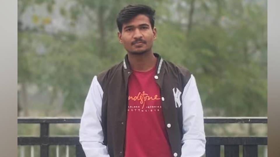 body of D-Pharma student was found hanging in room in Bahraich police are investigating