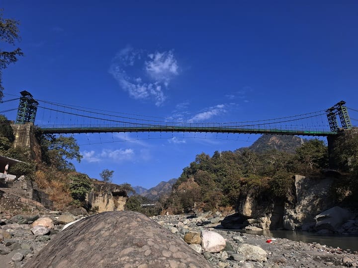 In Haldwani, the temperature dropped below 5 degrees Celsius, while in Mukteshwar, the mercury neared zero