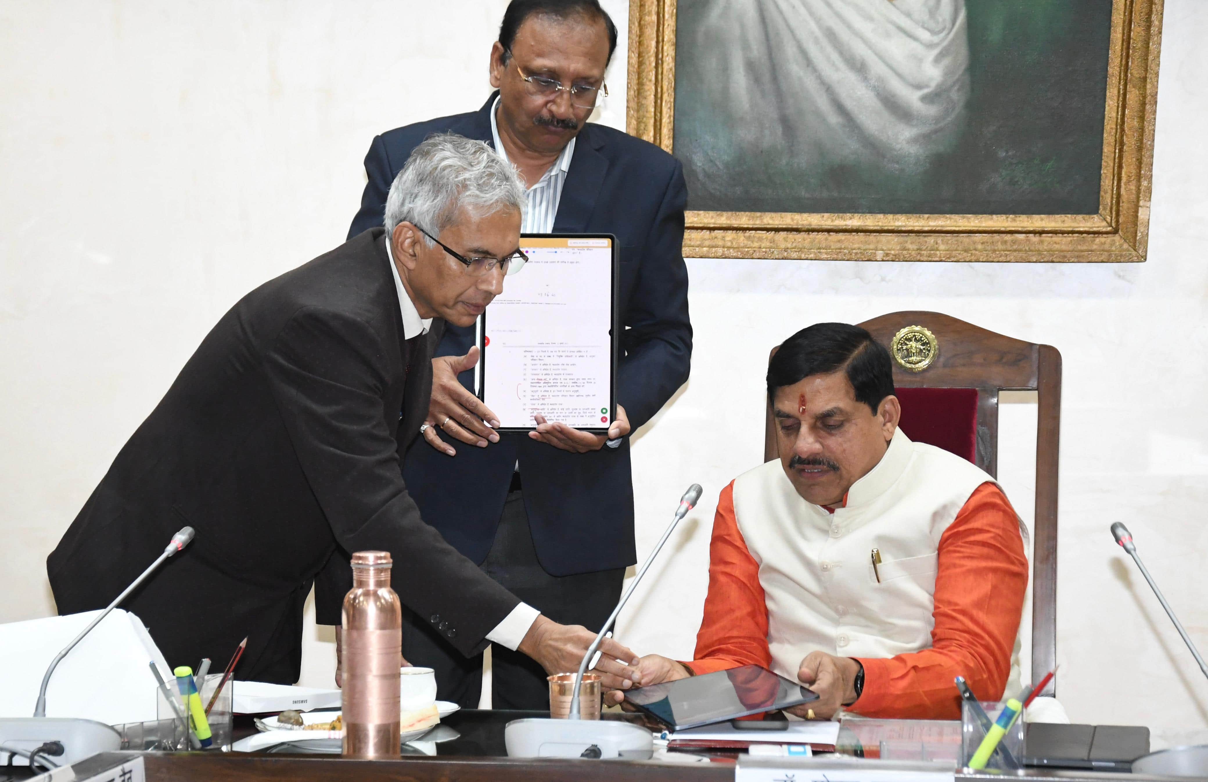 सीएस अनुराग जैन और मुख्यमंत्री डॉ. मोहन यादव