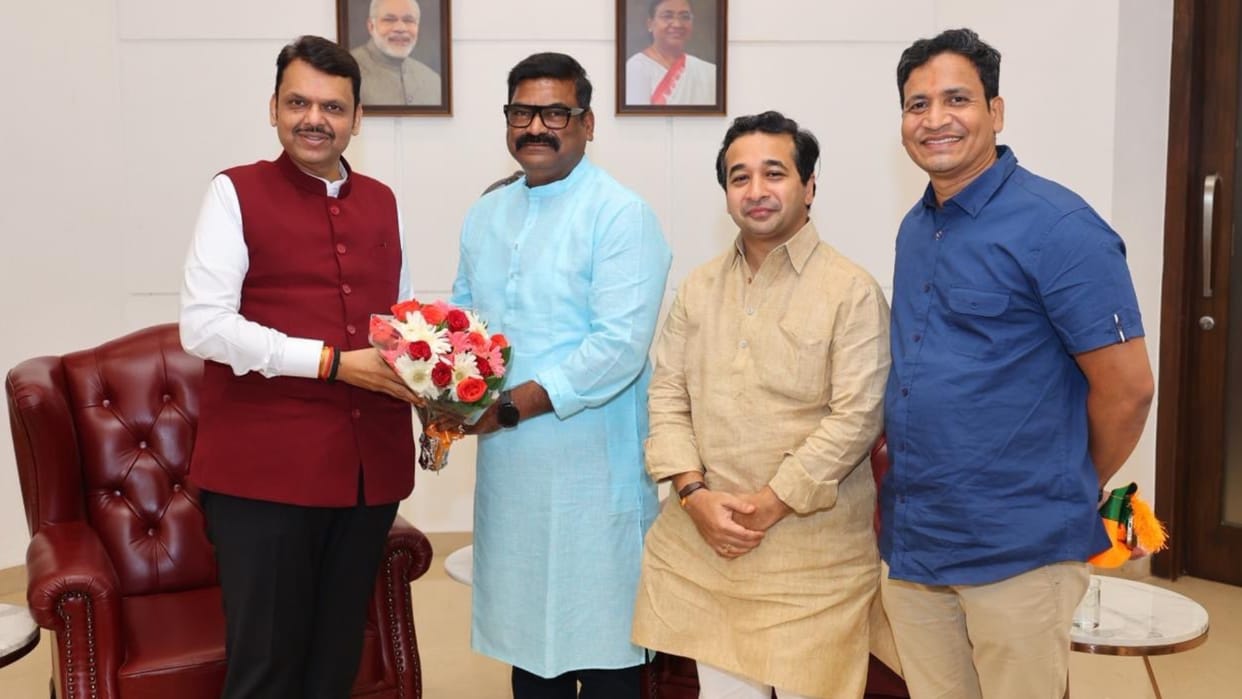 Disgruntled MNS leader Santosh Dhuri joins BJP