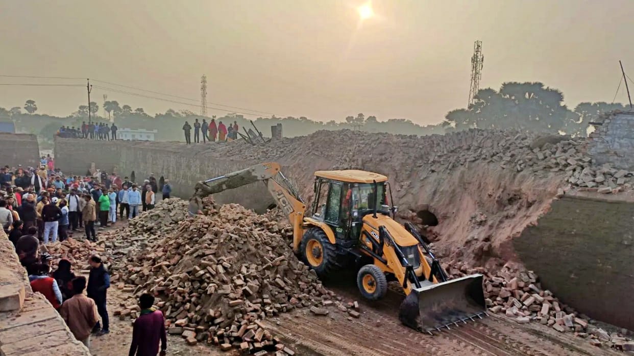 Vaishali News: 5 people including manager seriously injured in brick kiln chimney explosion after prayers
