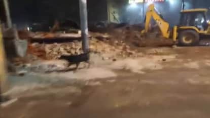 Delhi: Bulldozers run near Faiz-e-Ilahi Mosque to remove encroachment