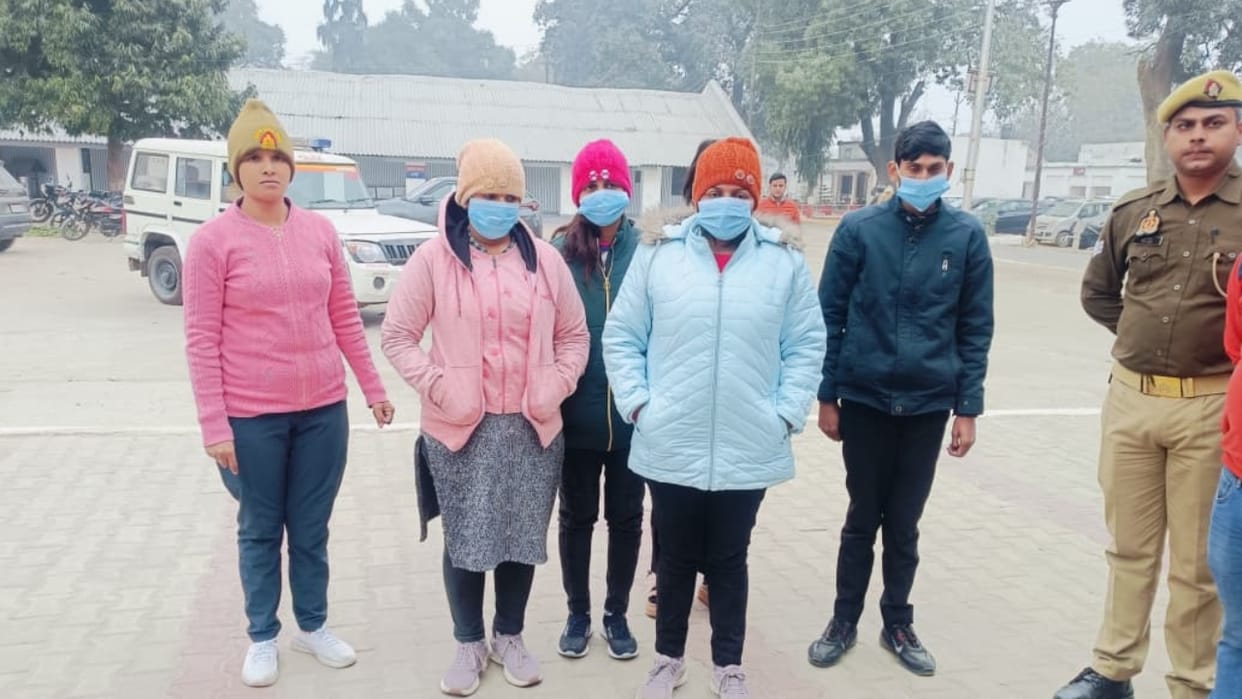 five accused arrested for running fake call center and defrauding people with job offers in budaun