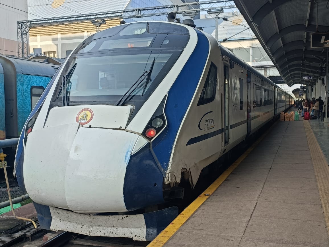 MP News: Railway's green initiative: Food will be served in plates made from fruit and vegetable peels on trai