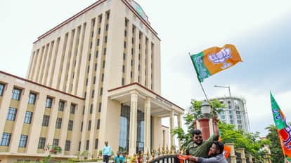 4 former mayors 3 ex-deputy mayors in BMC elections 2026 most of them ShivSena UBT Candidates