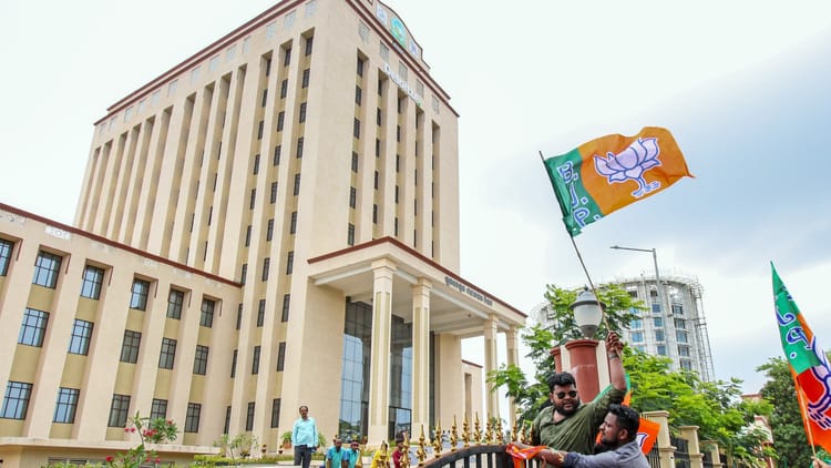 BMC Poll: बीएमसी में किस्मत आजमा रहे 4 पूर्व मेयर-3 पूर्व डिप्टी मेयर, उद्धव शिवसेना से सबसे ज्यादा प्रत्याशी