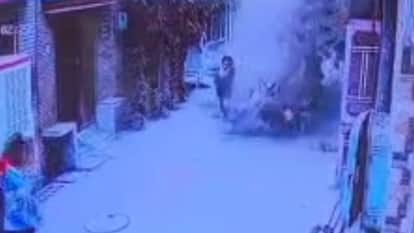 four story building collapsed in Amritsar workers are trapped under rubble see video