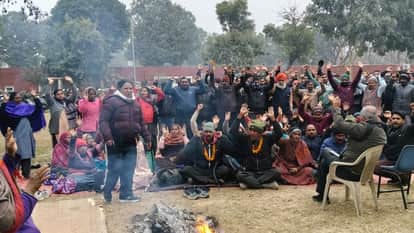 protest by contract workers at Chandigarh PGI 24 hour mass hunger strike