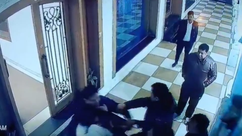Meerut: Road Rage Turns Violent in Meerut, Couple Brutally Attacked by Miscreants