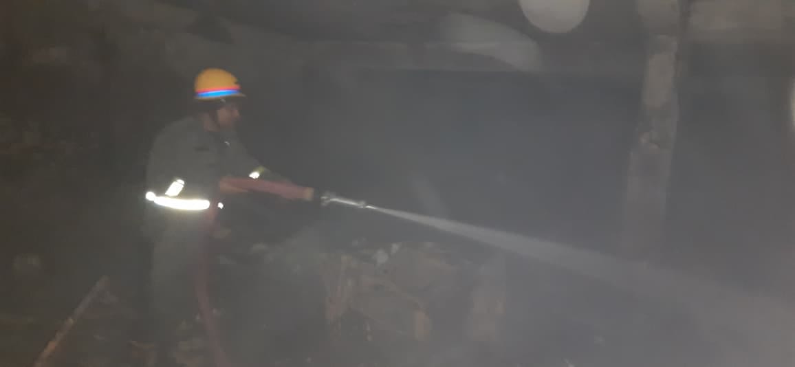 Fire Averted in Agra: LPG Cylinder Explosion Traps Families No Casualties