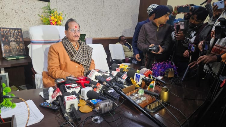 Bihar News : 'देसी इलाज ही नहीं, एलोपैथ दवा और सर्जरी भी करता हूं'- डिप्टी सीएम विजय सिन्हा ने क्यों कहा ऐसा?