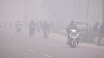 मंगलवार की सुबह ठंड और कोहरे की चादर ने राहगीरों को  खासा परेशान किया।