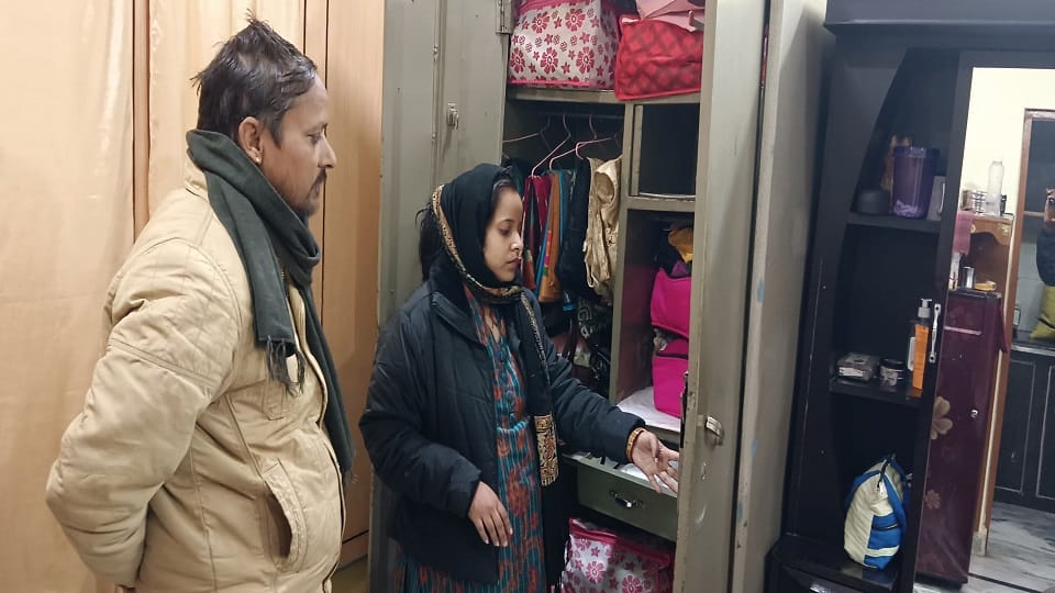 thieves committed robberies at two different locations In Agra