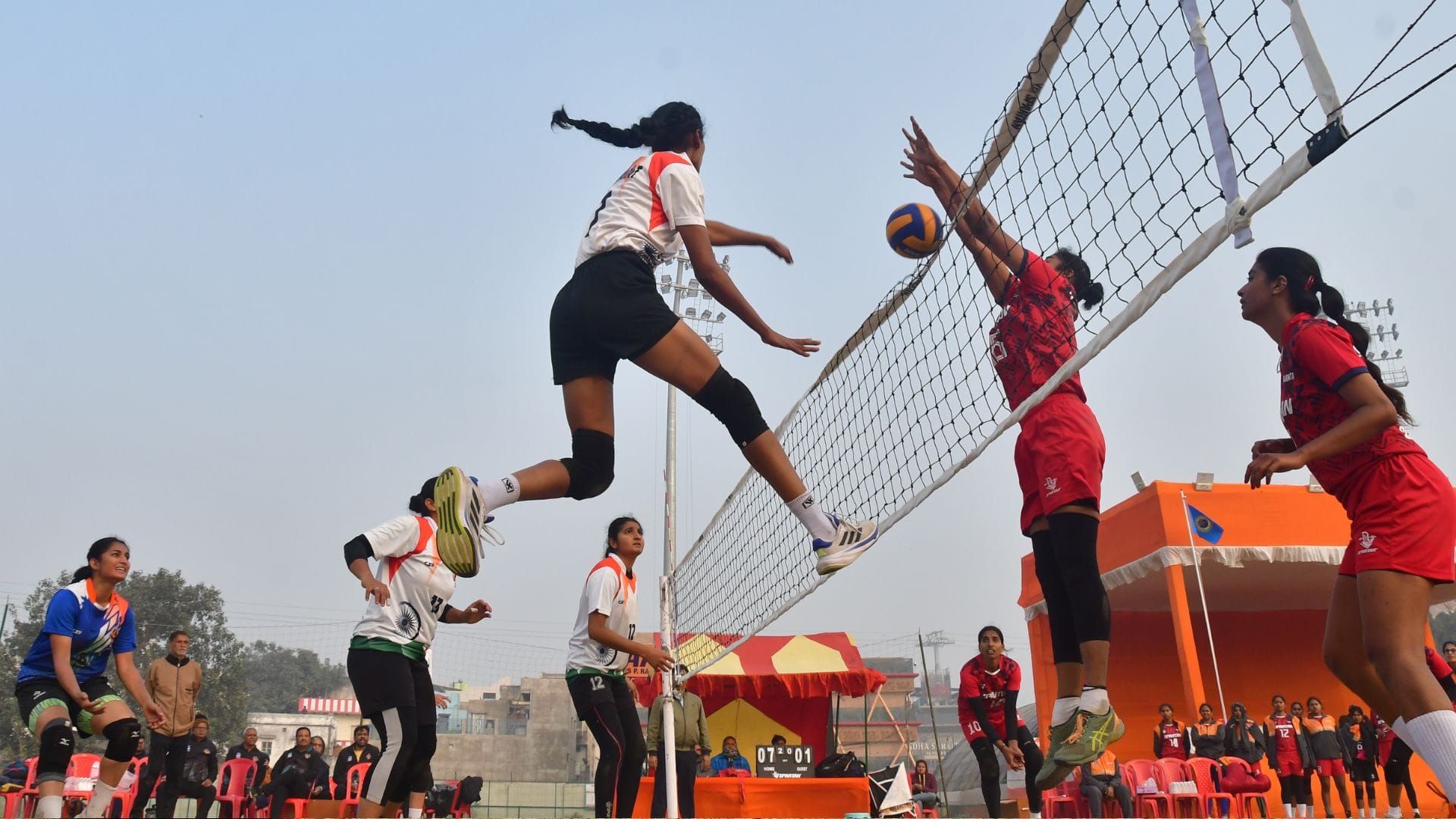 National Volleyball Championship UP team won again on third day with excellent blocking and powerful attacking