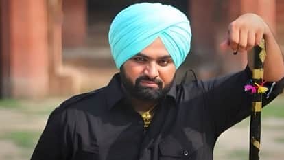 FIR on singer Rami Randhawa for displayed weapons on social media