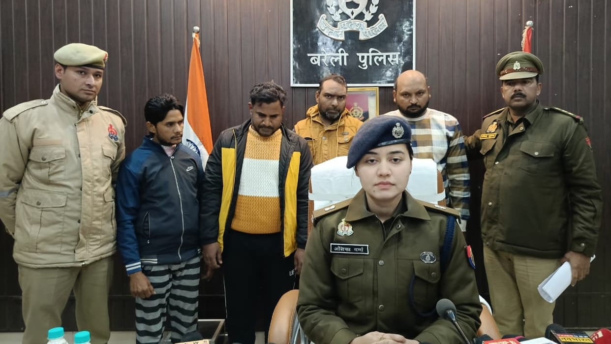Cyber fraud gang busted four accused arrested by police in bareilly
