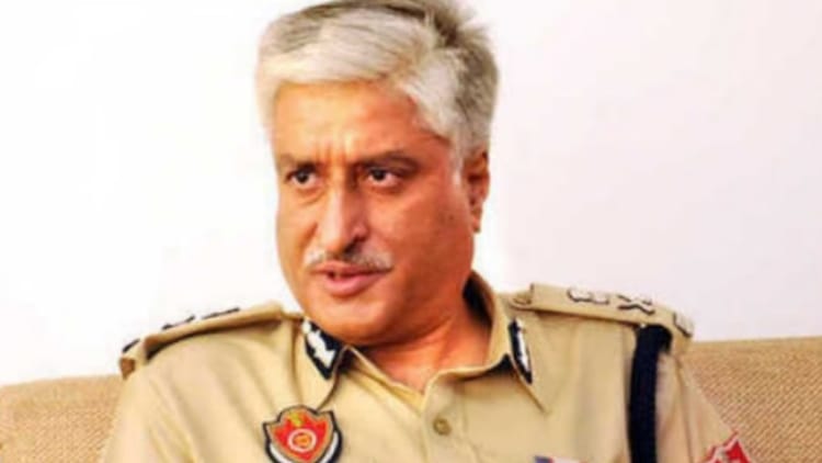 पूर्व डीजीपी सुमेध सैनी को राहत: आय से अधिक संपत्ति के मामले में मिली क्लीन चिट, पांच के खिलाफ चार्जशीट दाखिल