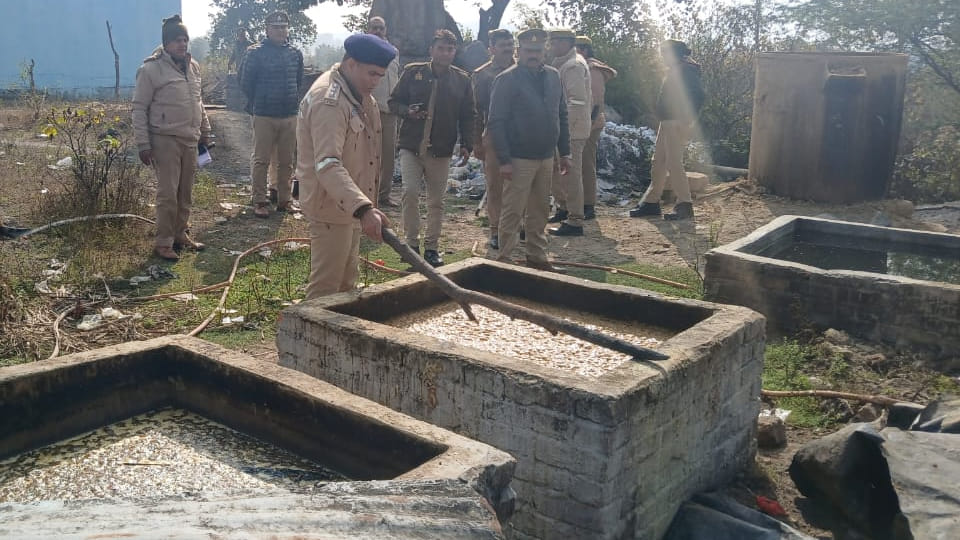 Mahoba: Raid on illicit liquor distilleries, 12,000 liters of raw material destroyed using JCB machines