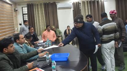 Grievance Redressal Day: Complainants came applications and returned assurances –reality of Moradabad division