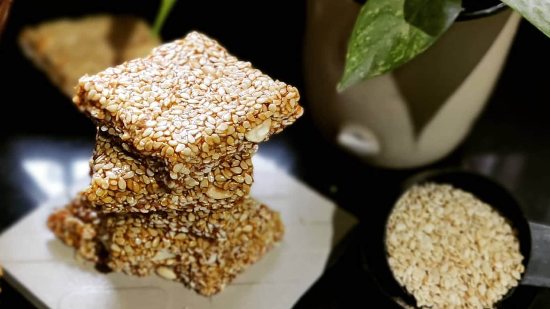 Makar Sankranti Special Til Gud Gajak Recipe in Hindi Check How to prepare at home