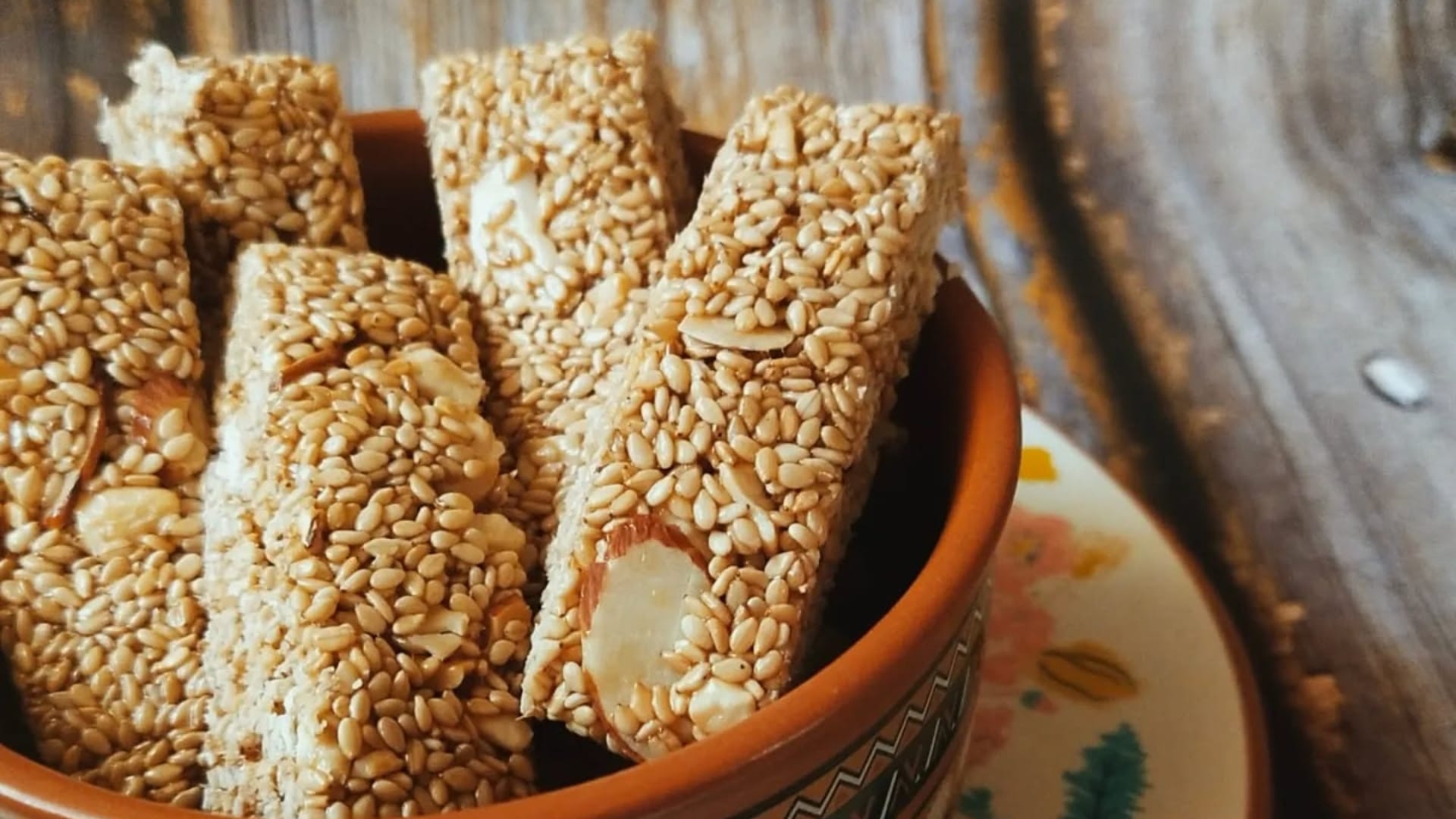 Makar Sankranti Special Til Gud Gajak Recipe in Hindi Check How to prepare at home