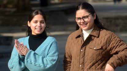 Despite the sunshine, the cold increased, and the cold winds increased the shivering.