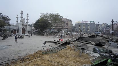 Delhi Turkman Gate area turns into a fortress like conditions prevail curfew after stone-pelting incident