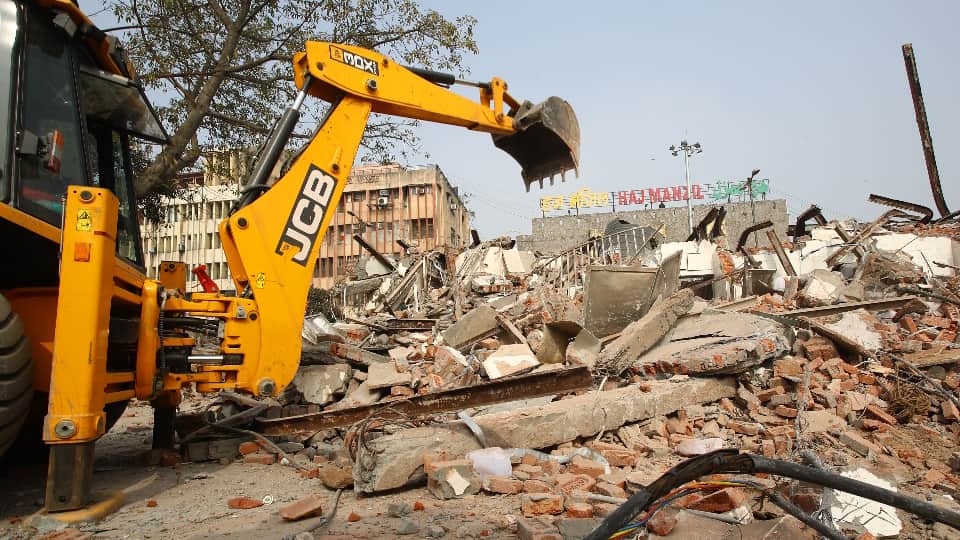 Delhi Turkman Gate area Clash Police lathi-charge on unruly crowd Illegal encroachment near mosque demolished