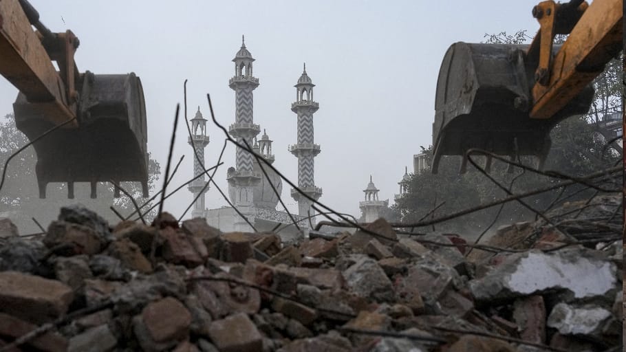 Delhi Turkman Gate area turns into a fortress like conditions prevail curfew after stone-pelting incident