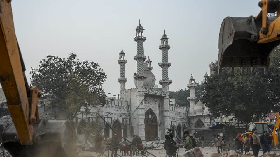 Delhi Police identify 30 in Turkman Gate Stone-Pelting SP MP Mohibbullah Nadvi summoned for questioning