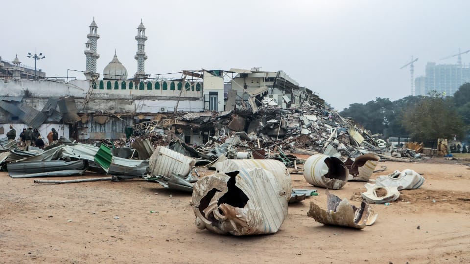 Delhi Turkman Gate area turns into a fortress like conditions prevail curfew after stone-pelting incident