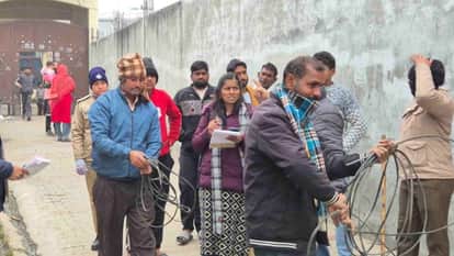 Energy corporation vigilance team raided five villages and caught 160 electricity thieves Roorkee Uttarakhand